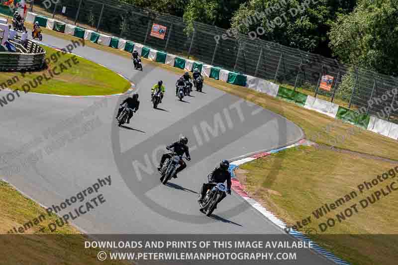 Vintage motorcycle club;eventdigitalimages;mallory park;mallory park trackday photographs;no limits trackdays;peter wileman photography;trackday digital images;trackday photos;vmcc festival 1000 bikes photographs